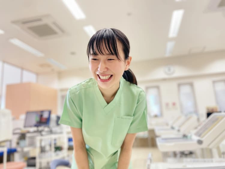 黄色い服のいとう眼科のスタッフ